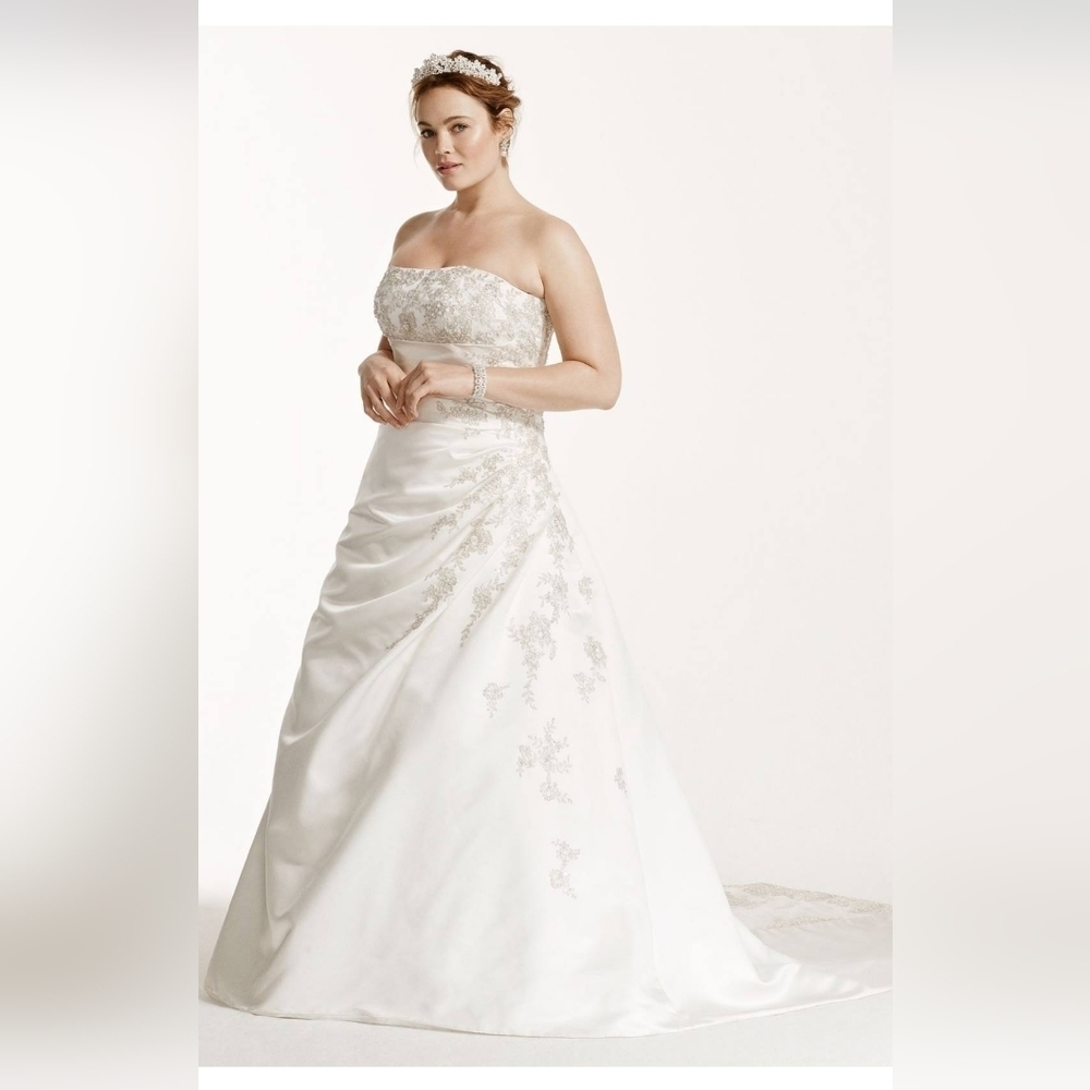 NWT David's Bridal White Strapless A-Line Wedding Gown with Beaded Lace